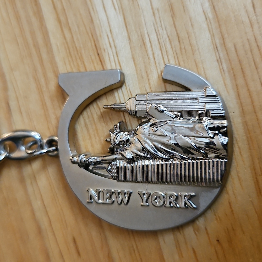 Silver New York Keychain w/ Letter C - Picture 3 of 3